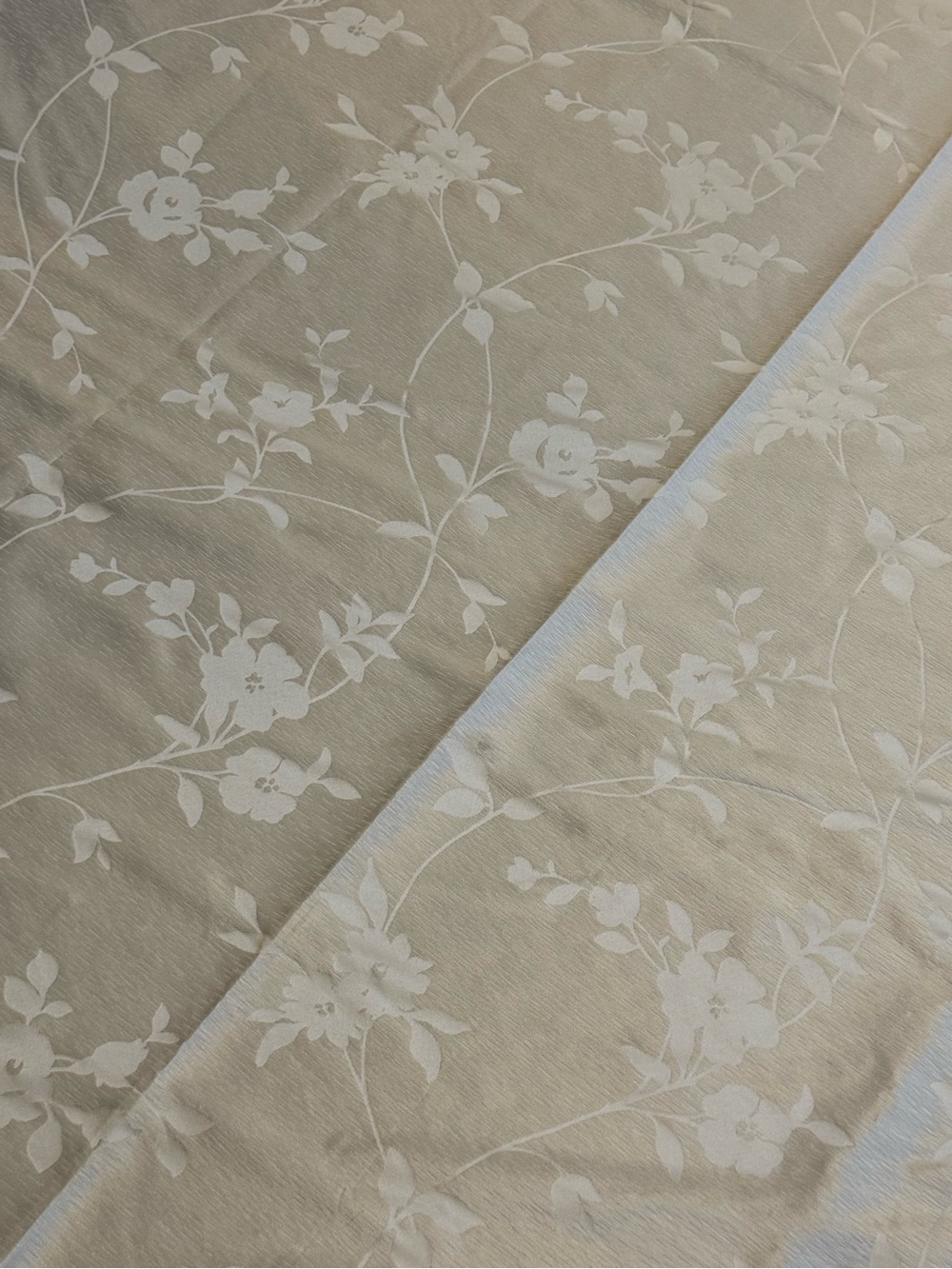 Lenox Ivory Cream Floral Tablecloth 59”x100”